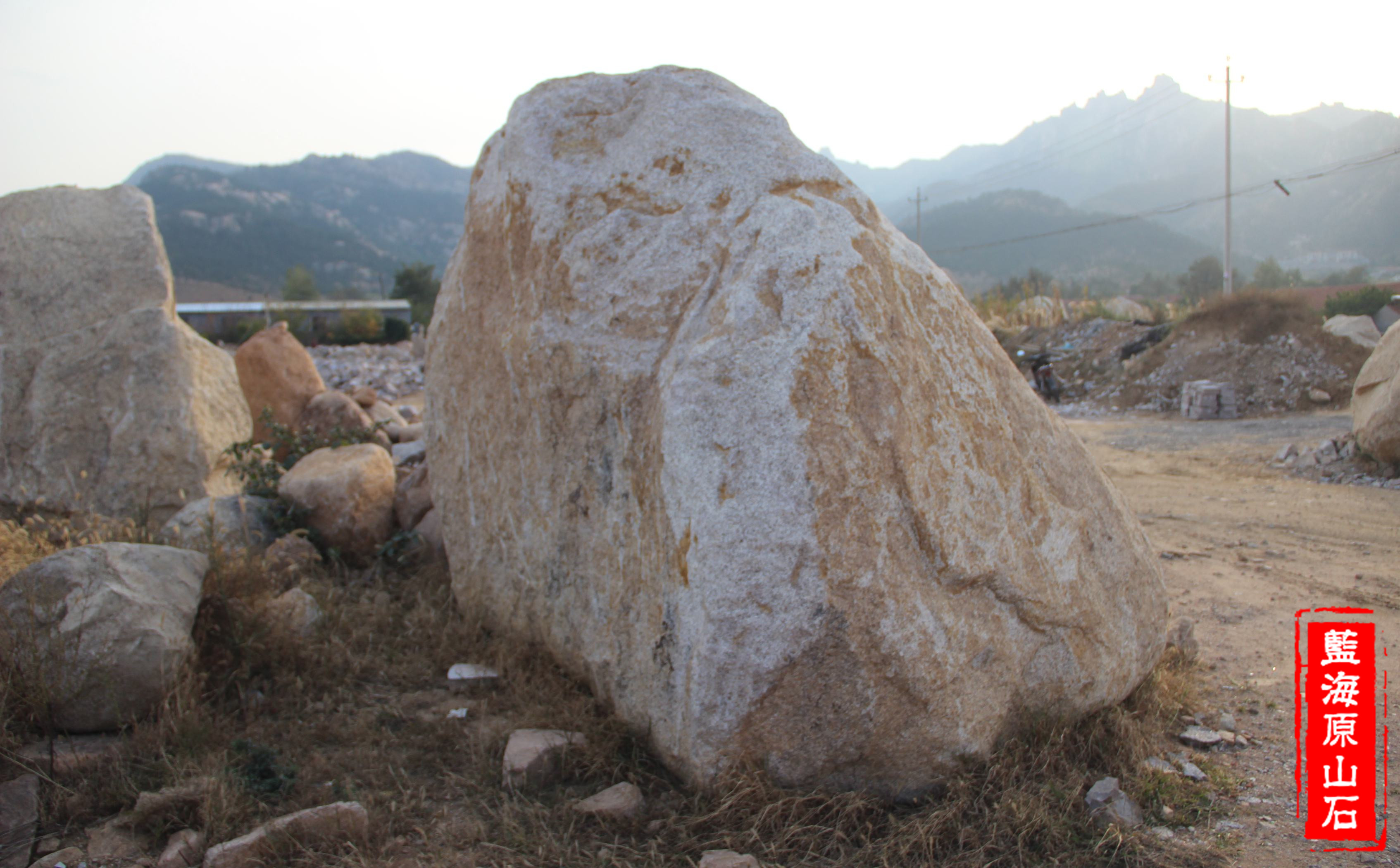 【携程攻略】东山东山风动石景区景点,确实很神奇。挺大一块石头。有意思的是，旁边立碑特意警告：不准推石…